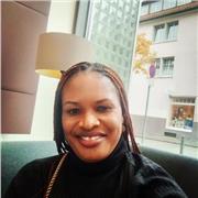 I give private lessons tailored to your level and private needs.